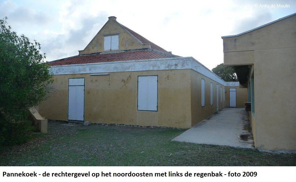 27. Pannekoek rechtergevel op het noordoosten met regenbak 2009